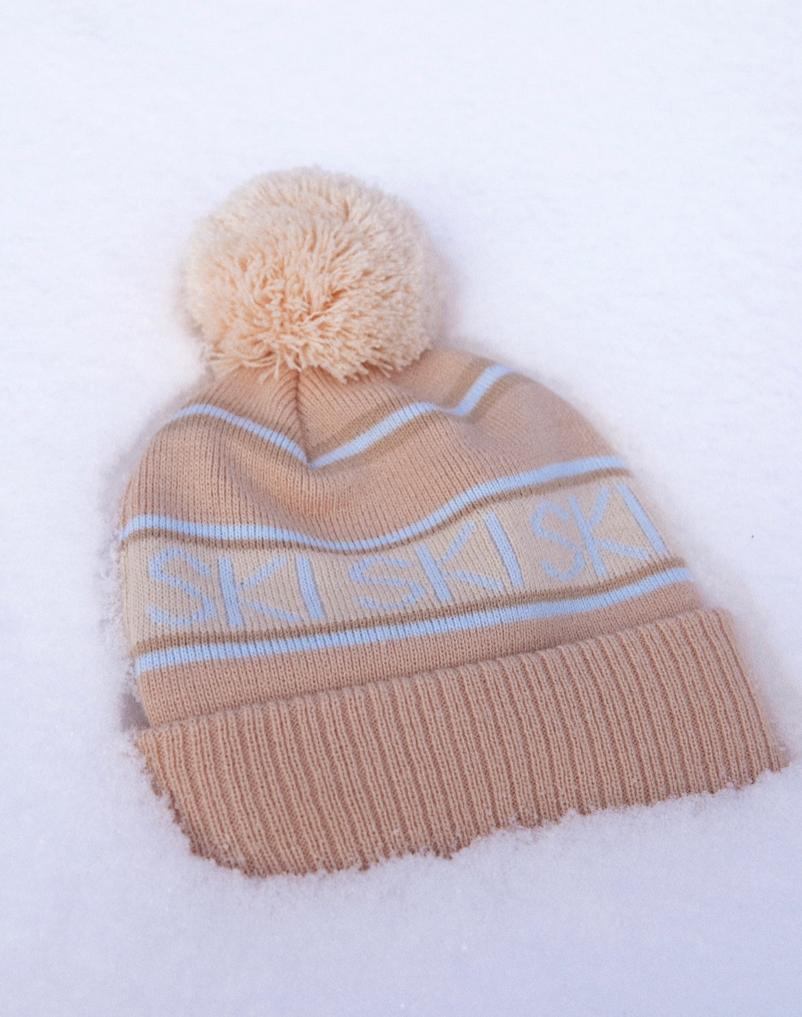 Child / toddler Apres ski beanie, Retro ski wear, vintage European ski knit hat, winter beanie, cream & blue beanie with pom pom fashion ski beanie. Mommy & me ski fashion