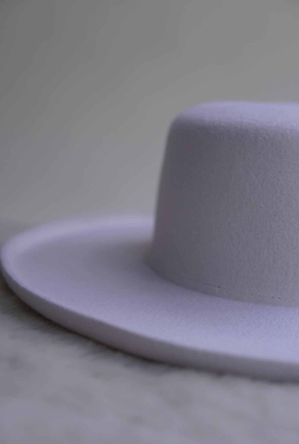 Wide brim hat